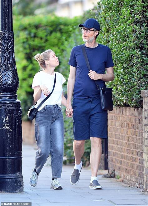 mircea monroe bikini|Stephen Merchant and Mircea Monroe hold hands on romantic stroll.